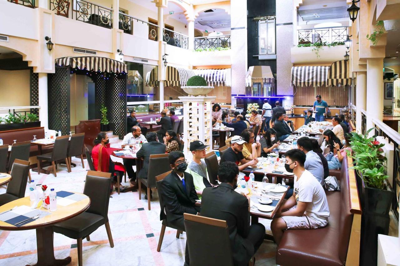 Al Seef Hotel Sharjah Exteriör bild